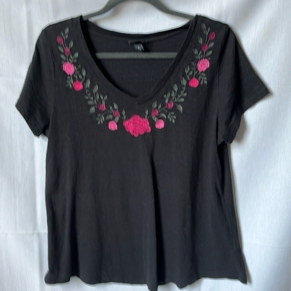 Torrid Top Embroidered ✝️ - Picture 1 of 11